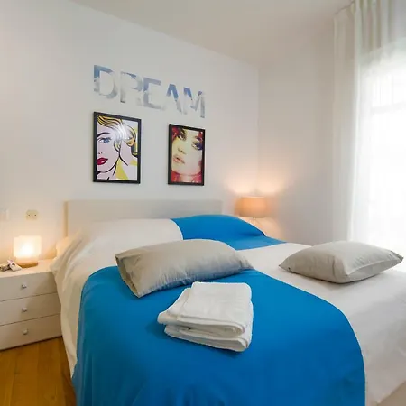 Top Place To In Apartment Split